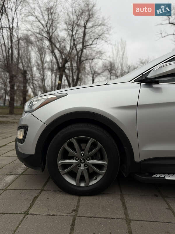 Внедорожник / Кроссовер Hyundai Santa FE 2013 в Запорожье