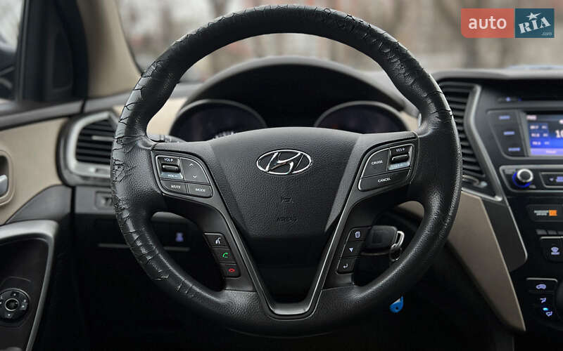 Позашляховик / Кросовер Hyundai Santa FE 2016 в Львові