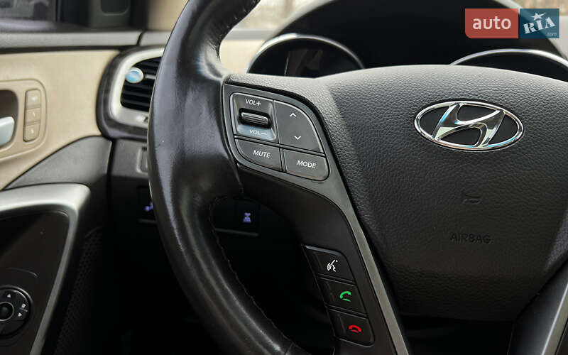 Позашляховик / Кросовер Hyundai Santa FE 2016 в Львові