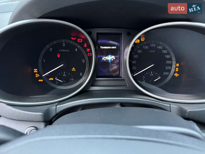 Позашляховик / Кросовер Hyundai Santa FE 2016 в Кам'янець-Подільському