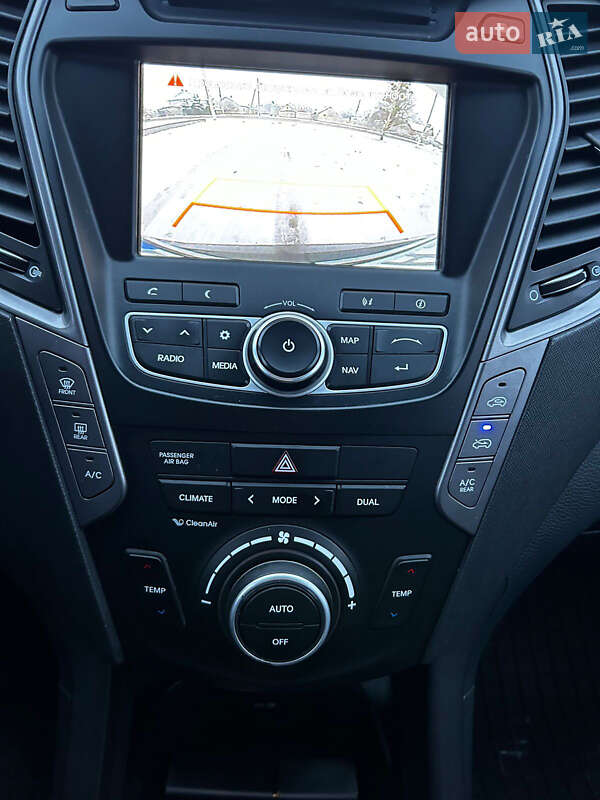 Позашляховик / Кросовер Hyundai Santa FE 2015 в Чернівцях