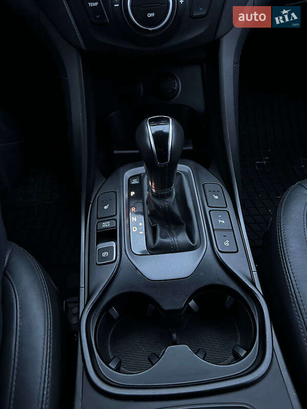 Позашляховик / Кросовер Hyundai Santa FE 2015 в Чернівцях