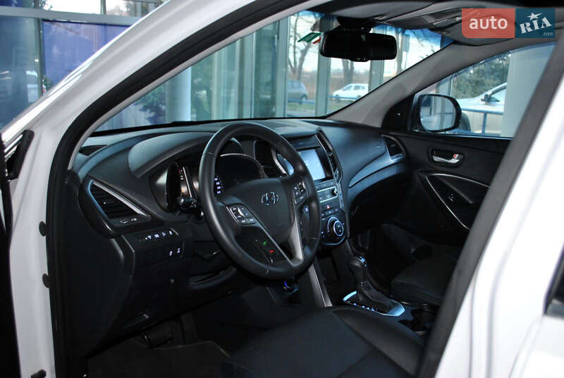 Позашляховик / Кросовер Hyundai Santa FE 2016 в Рівному