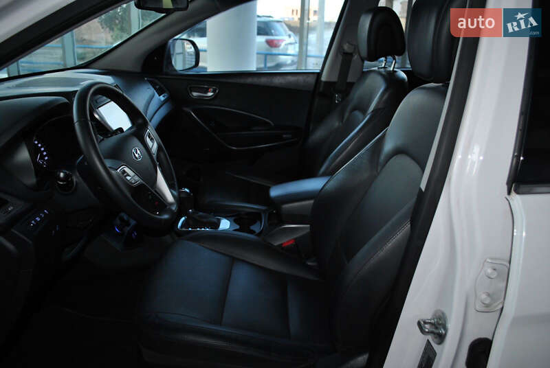 Позашляховик / Кросовер Hyundai Santa FE 2016 в Рівному