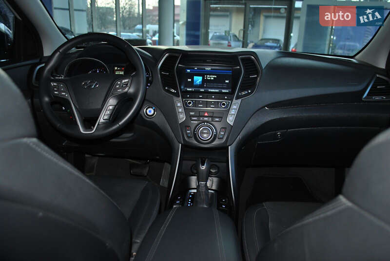 Позашляховик / Кросовер Hyundai Santa FE 2016 в Рівному