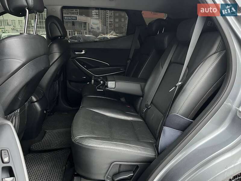 Внедорожник / Кроссовер Hyundai Santa FE 2017 в Киеве