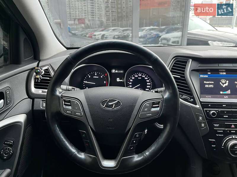 Внедорожник / Кроссовер Hyundai Santa FE 2017 в Киеве