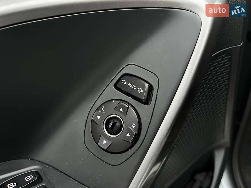 Внедорожник / Кроссовер Hyundai Santa FE 2017 в Киеве