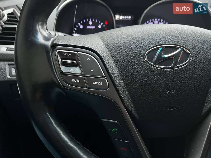 Внедорожник / Кроссовер Hyundai Santa FE 2017 в Киеве