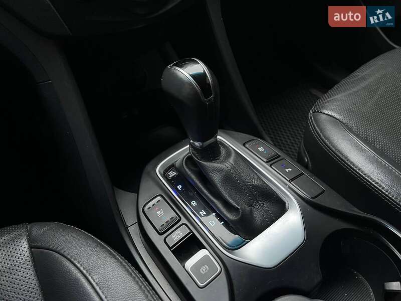 Внедорожник / Кроссовер Hyundai Santa FE 2017 в Киеве