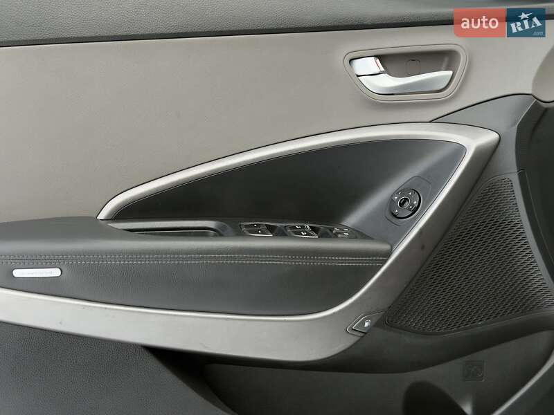 Позашляховик / Кросовер Hyundai Santa FE 2015 в Львові