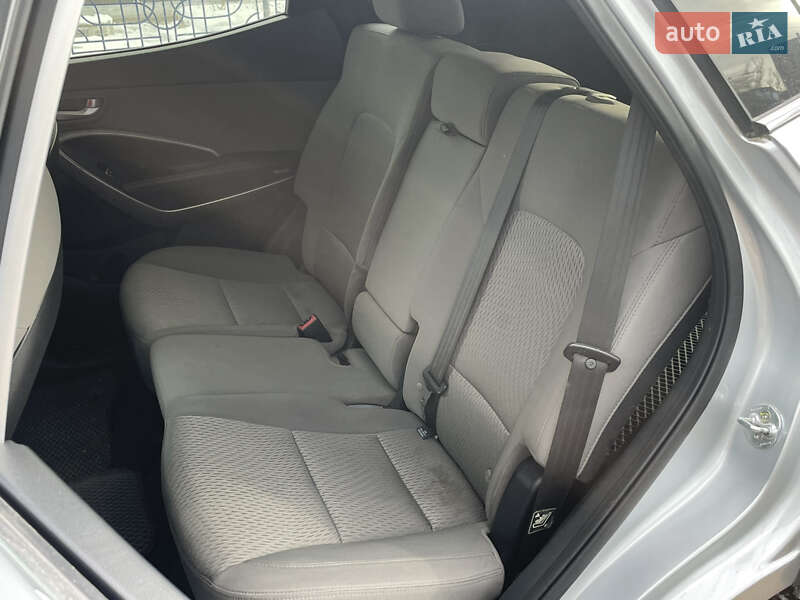 Внедорожник / Кроссовер Hyundai Santa FE 2015 в Киеве