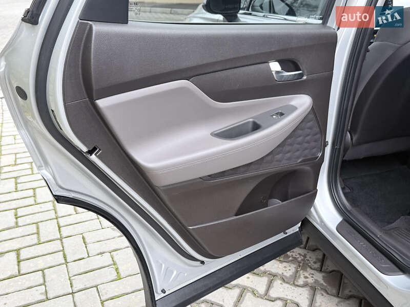 Внедорожник / Кроссовер Hyundai Santa FE 2019 в Одессе