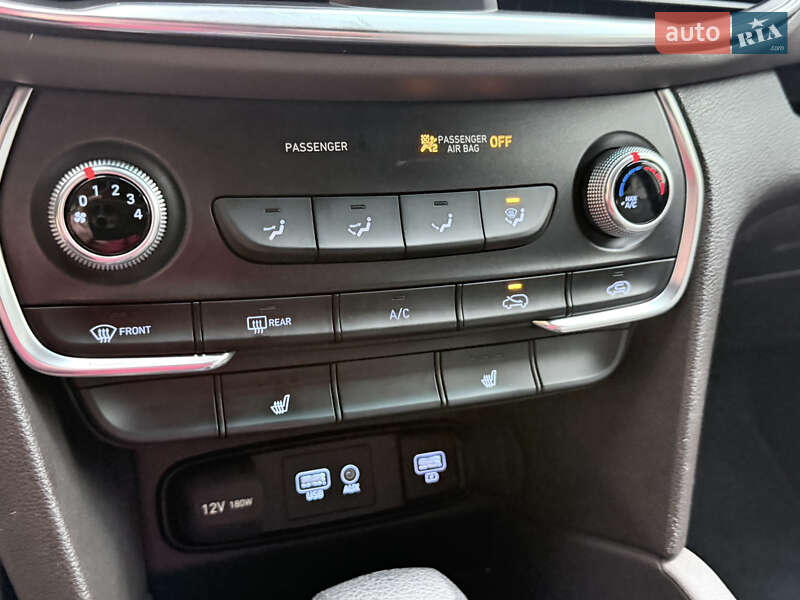 Внедорожник / Кроссовер Hyundai Santa FE 2019 в Одессе