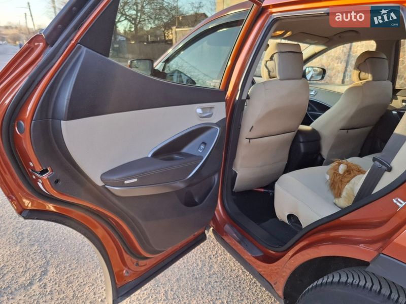 Внедорожник / Кроссовер Hyundai Santa FE 2016 в Киеве