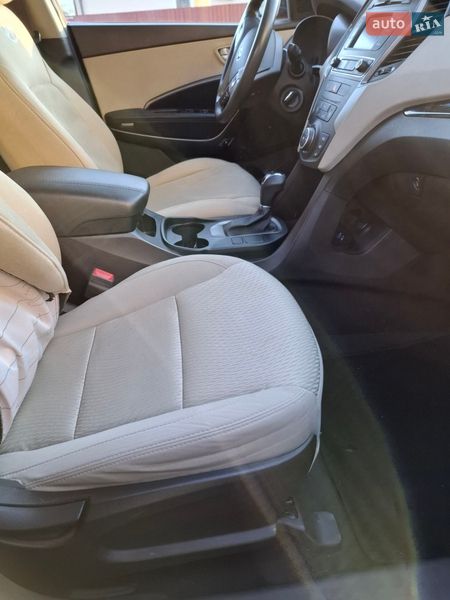 Внедорожник / Кроссовер Hyundai Santa FE 2016 в Киеве