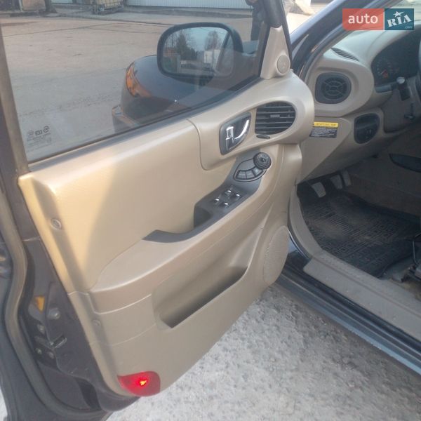 Внедорожник / Кроссовер Hyundai Santa FE 2004 в Ровно