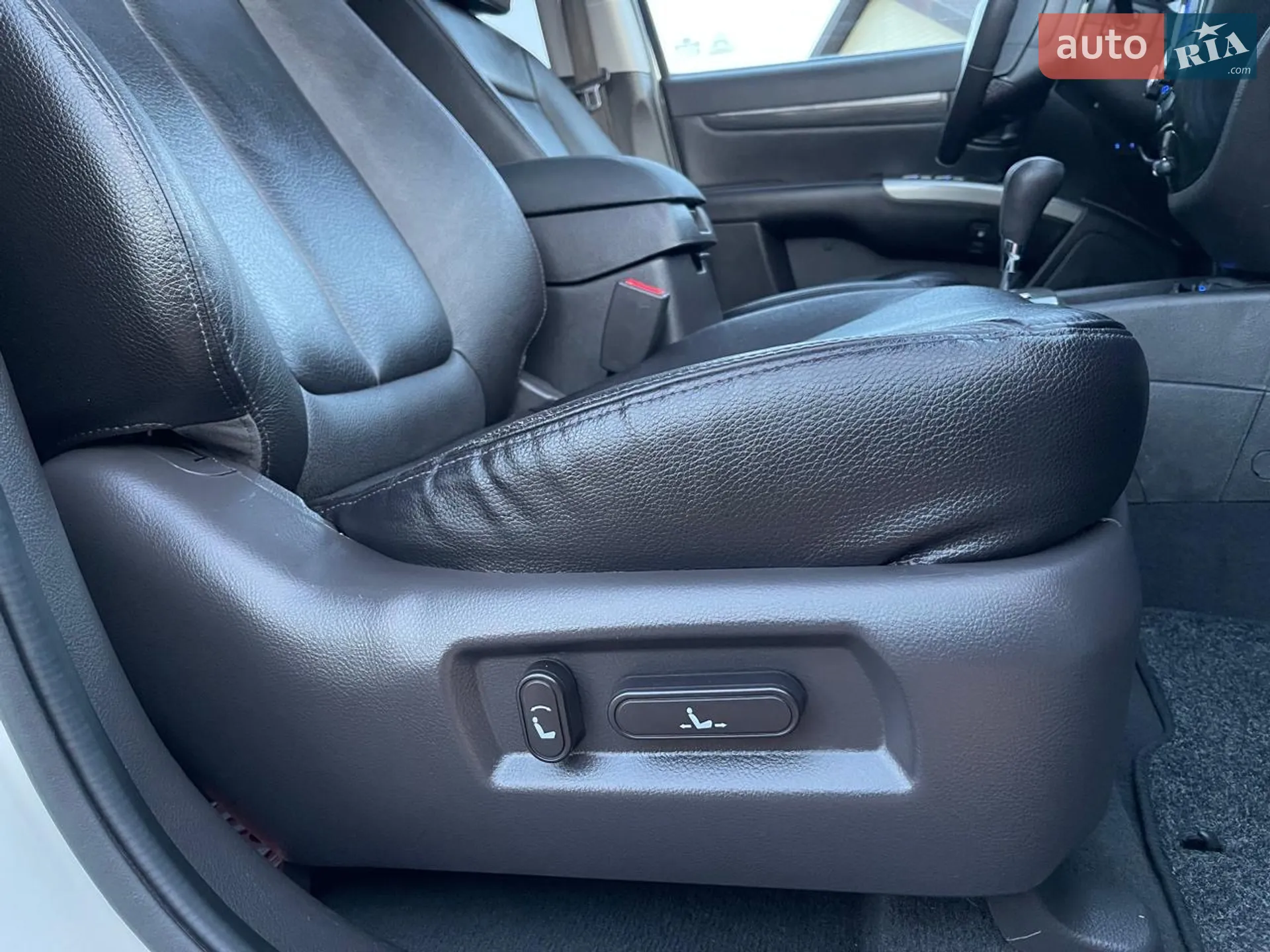 2011 Hyundai Santa Fe - мініатюра 16
