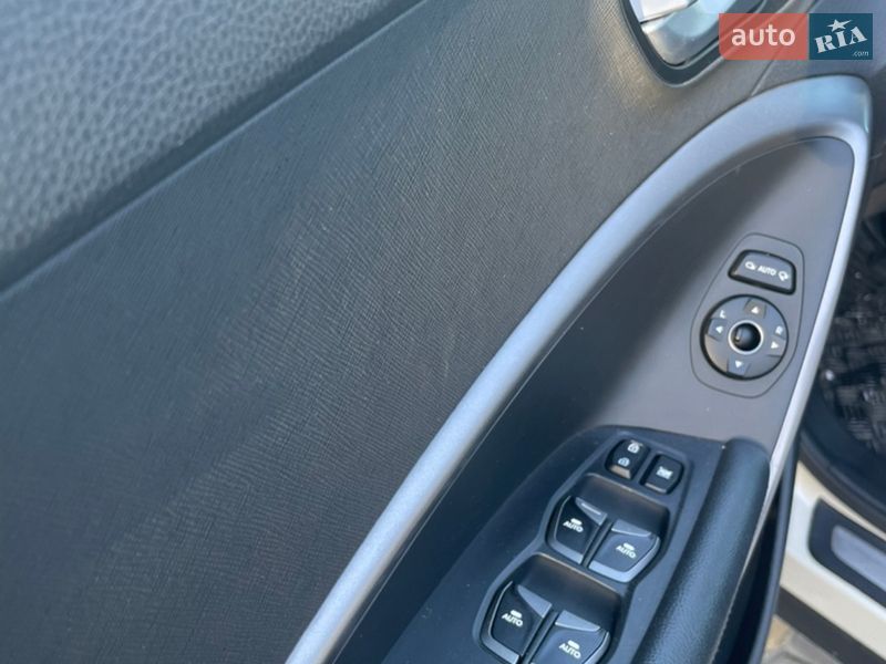 Позашляховик / Кросовер Hyundai Santa FE 2013 в Луцьку