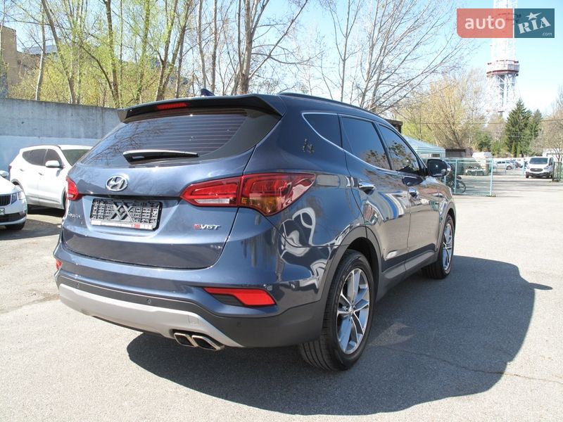 Внедорожник / Кроссовер Hyundai Santa FE 2016 в Киеве