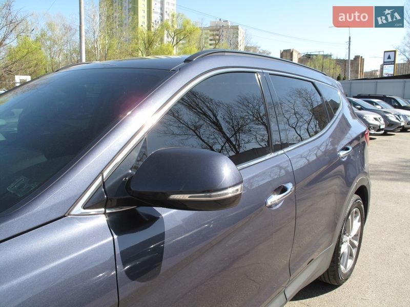 Внедорожник / Кроссовер Hyundai Santa FE 2016 в Киеве