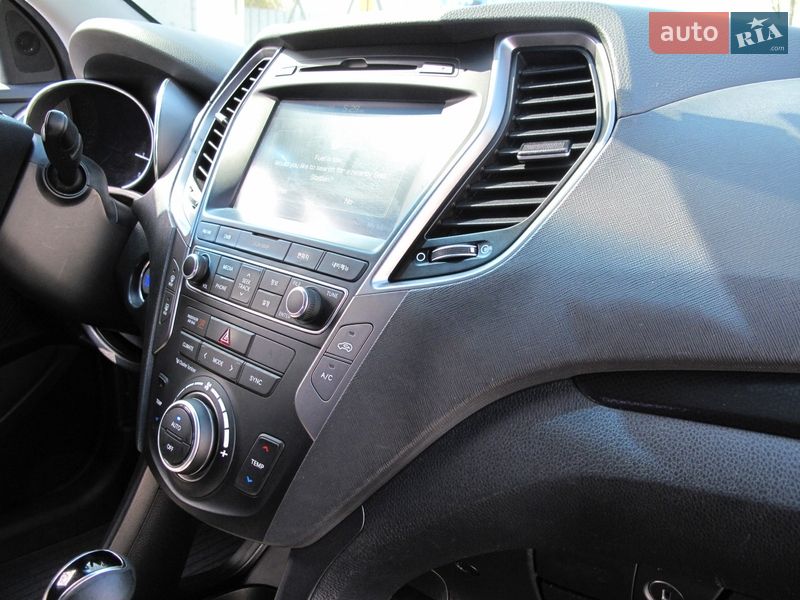 Внедорожник / Кроссовер Hyundai Santa FE 2016 в Киеве