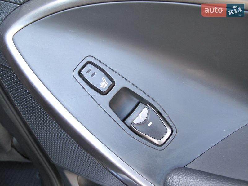 Внедорожник / Кроссовер Hyundai Santa FE 2016 в Киеве