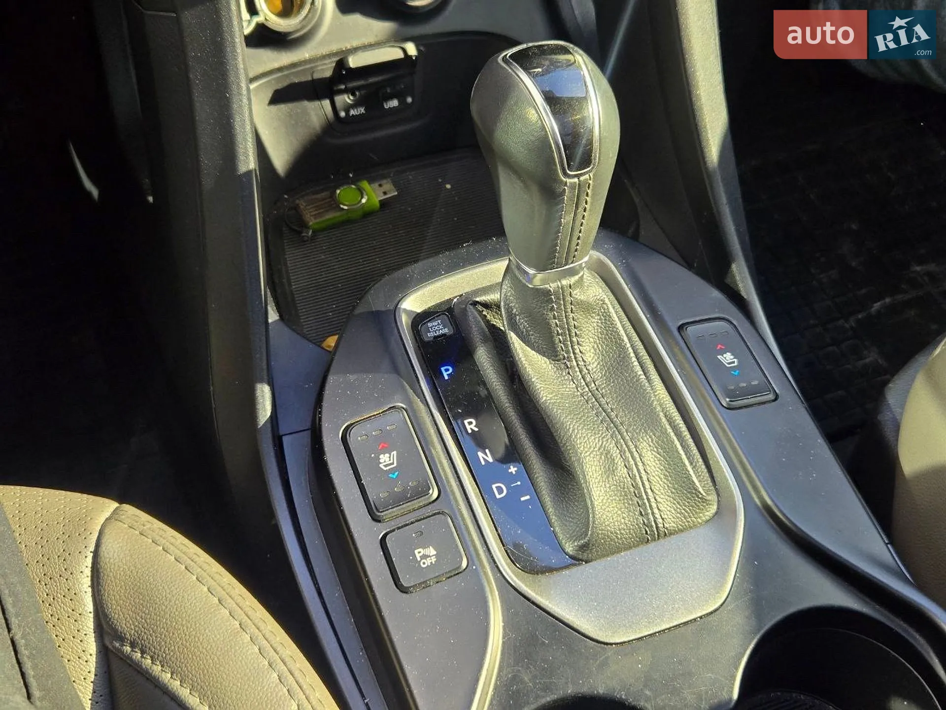 2015 Hyundai Santa Fe - мініатюра 23