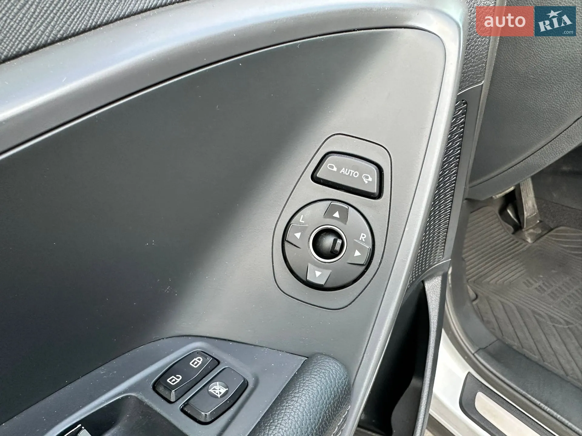 2016 Hyundai Santa Fe - мініатюра 60