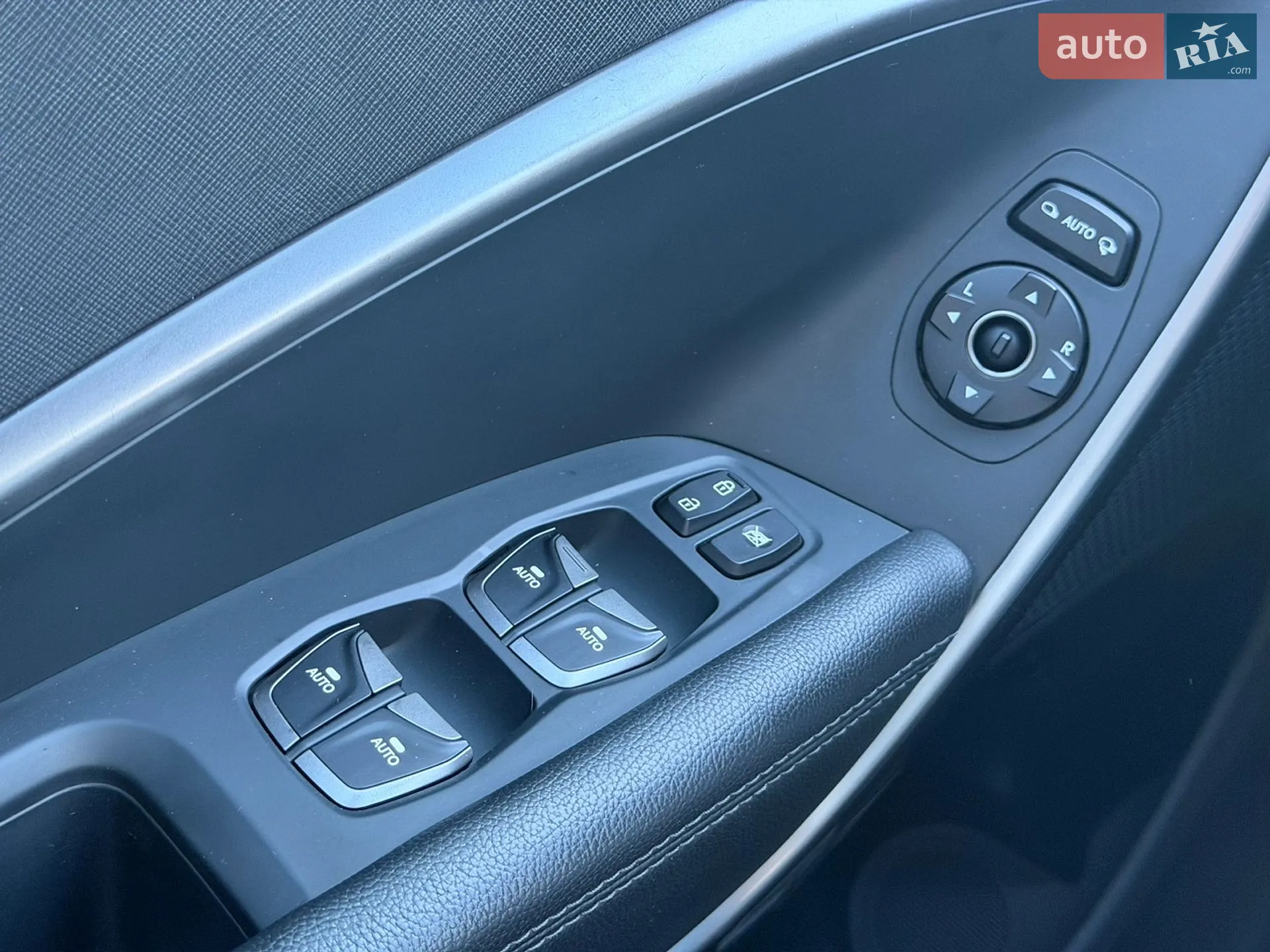2017 Hyundai Santa Fe - мініатюра 53
