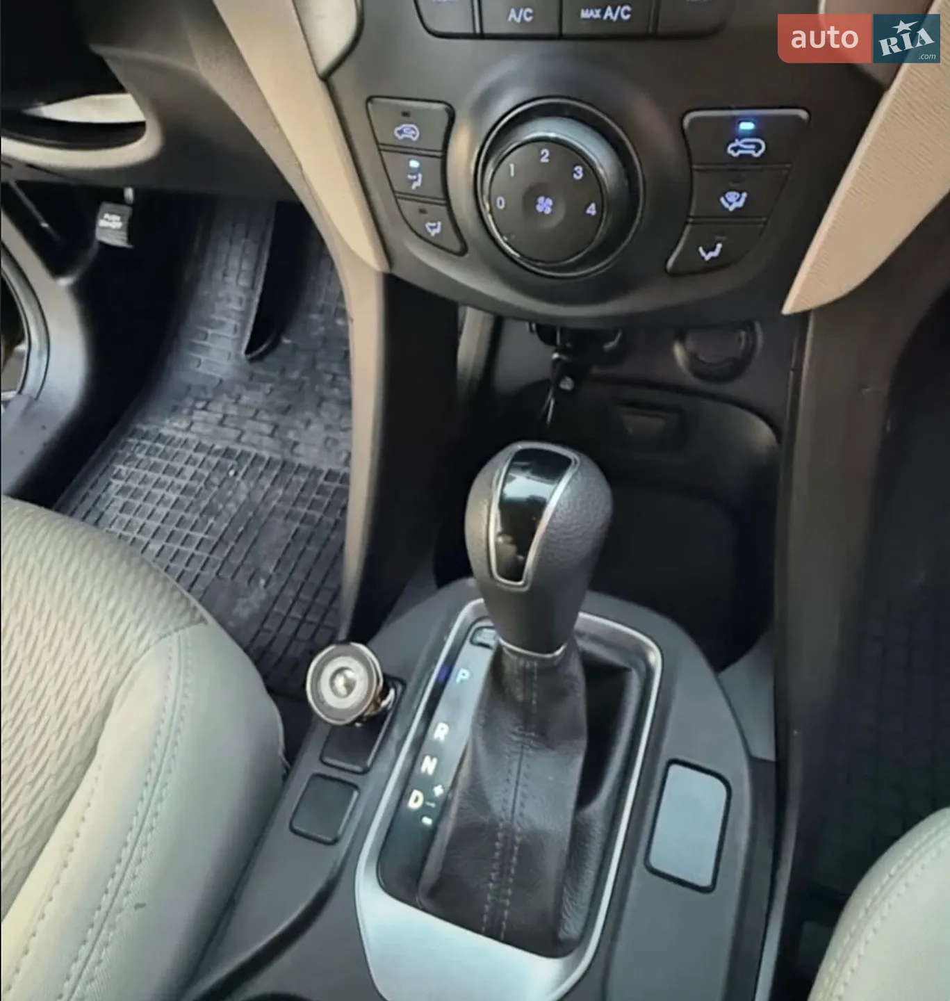 2012 Hyundai Santa Fe - мініатюра 12