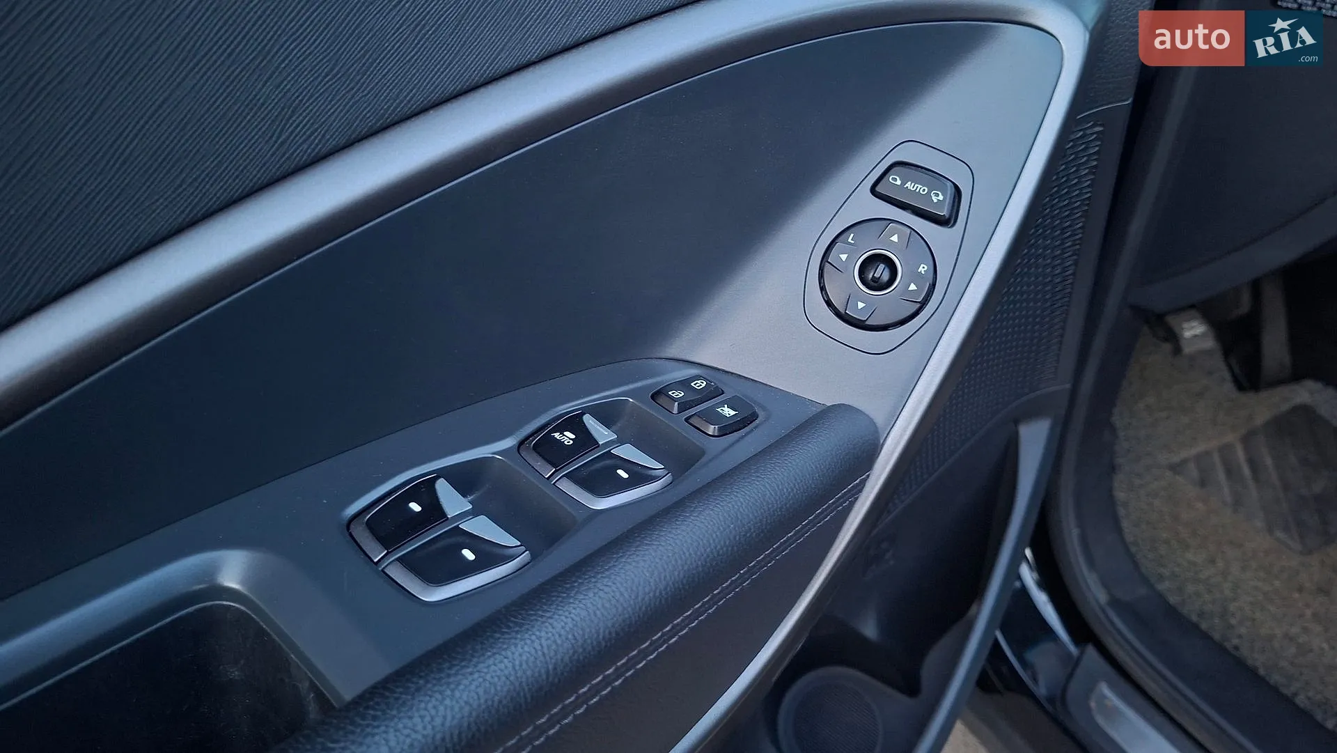 2013 Hyundai Santa Fe - мініатюра 30