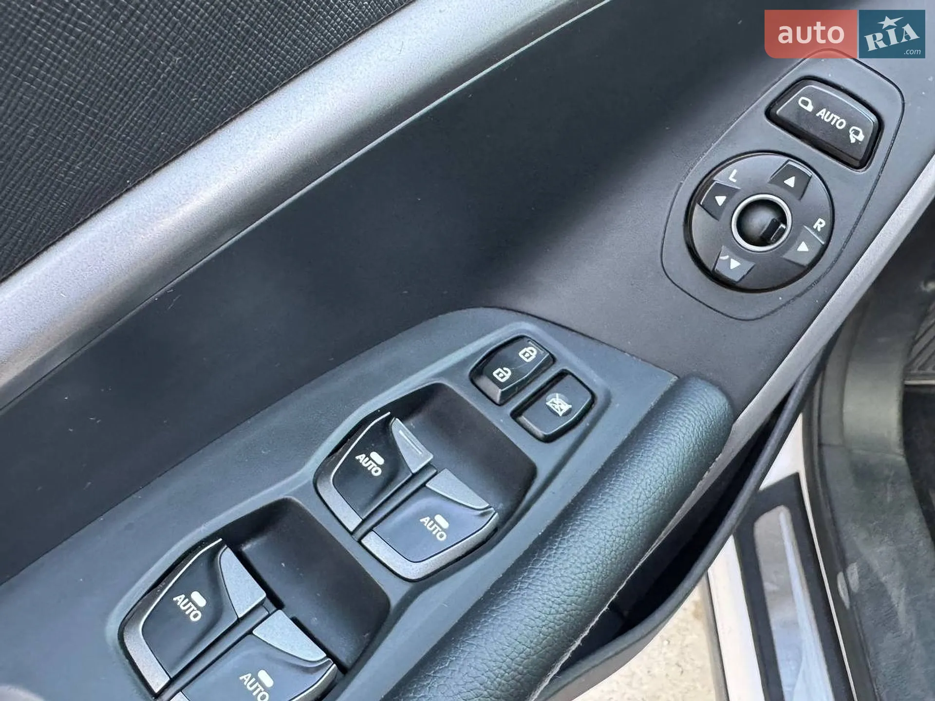 2014 Hyundai Santa Fe - мініатюра 25