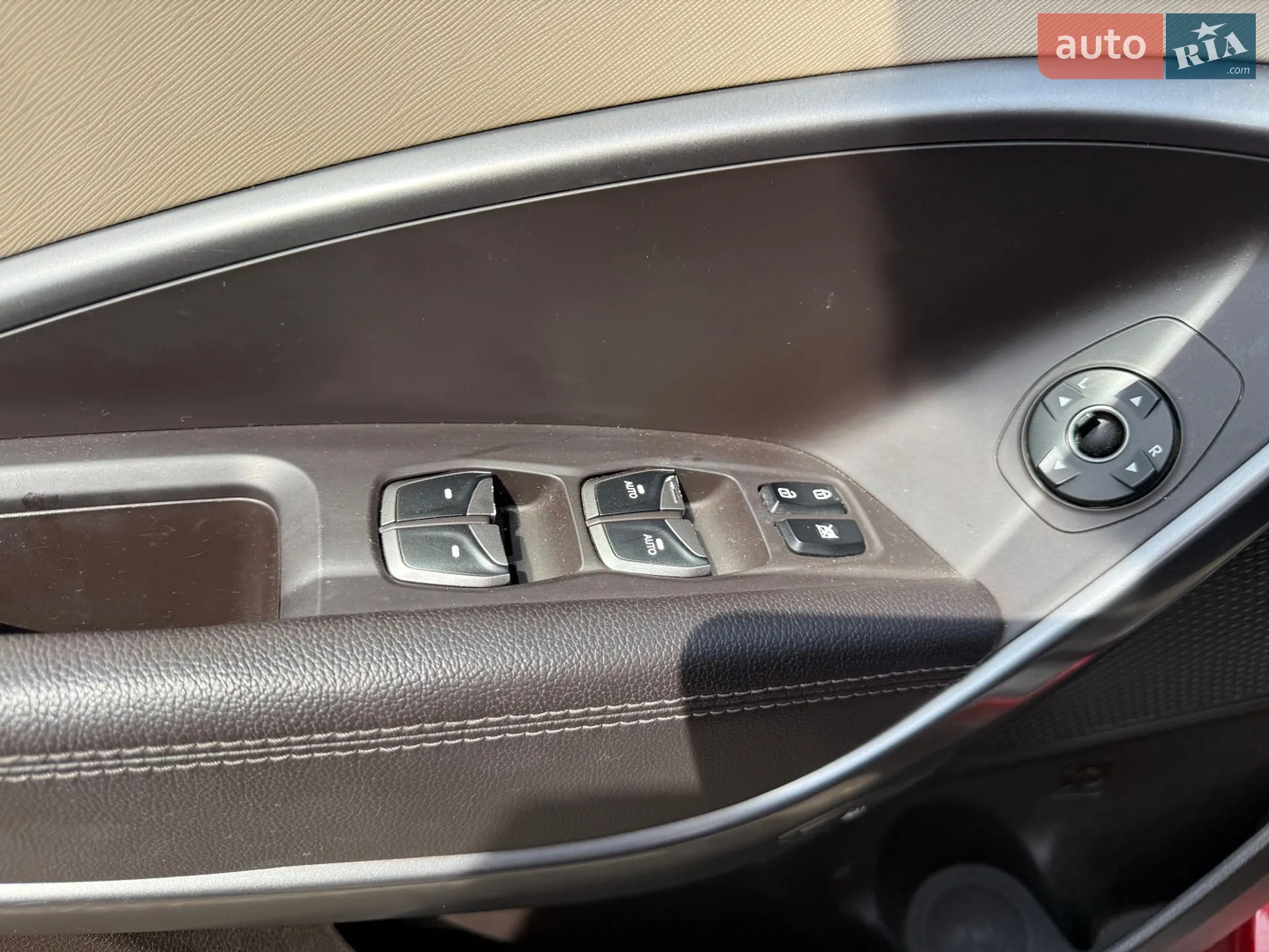 2016 Hyundai Santa Fe - мініатюра 38