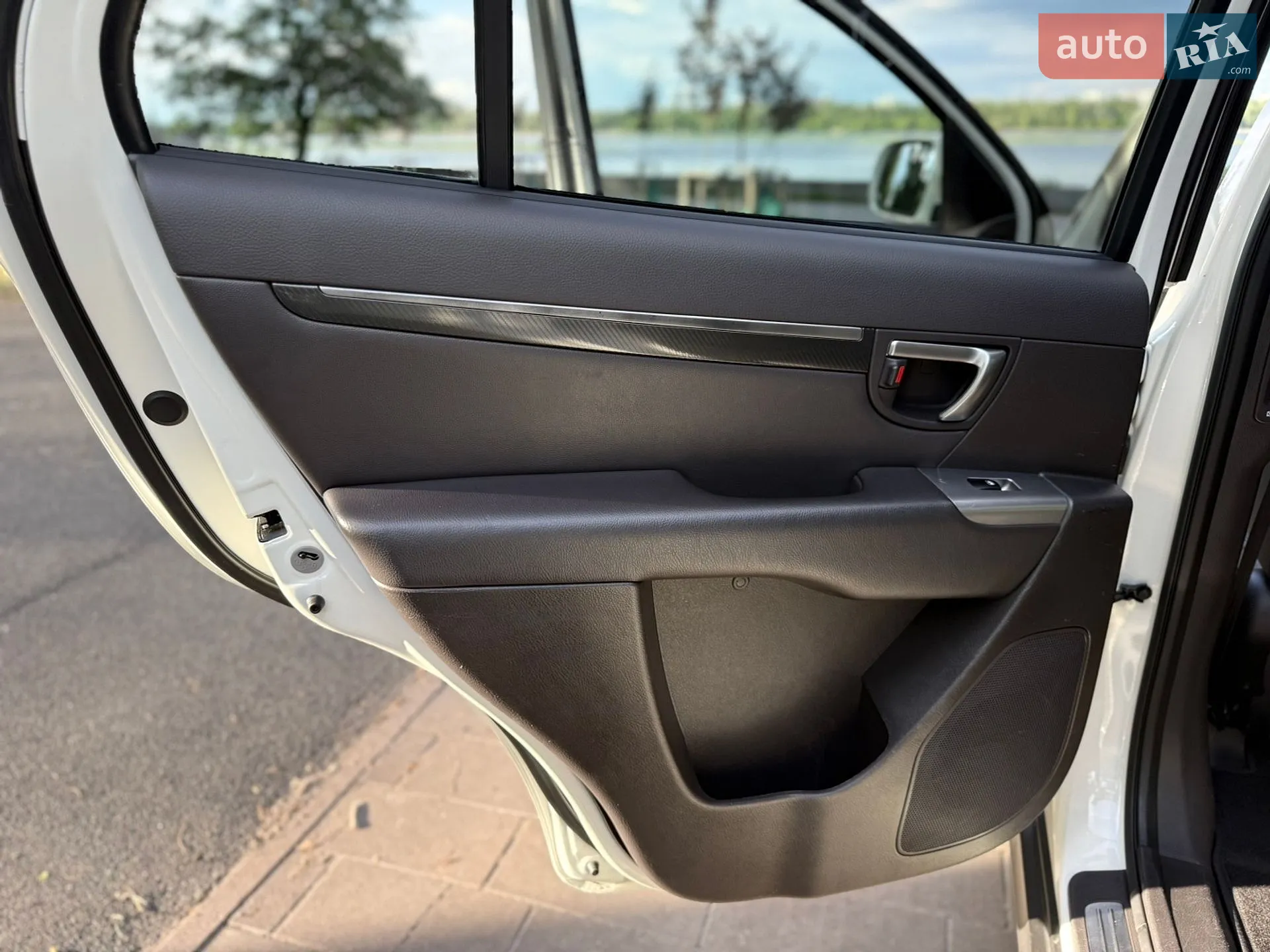 2011 Hyundai Santa Fe - мініатюра 28