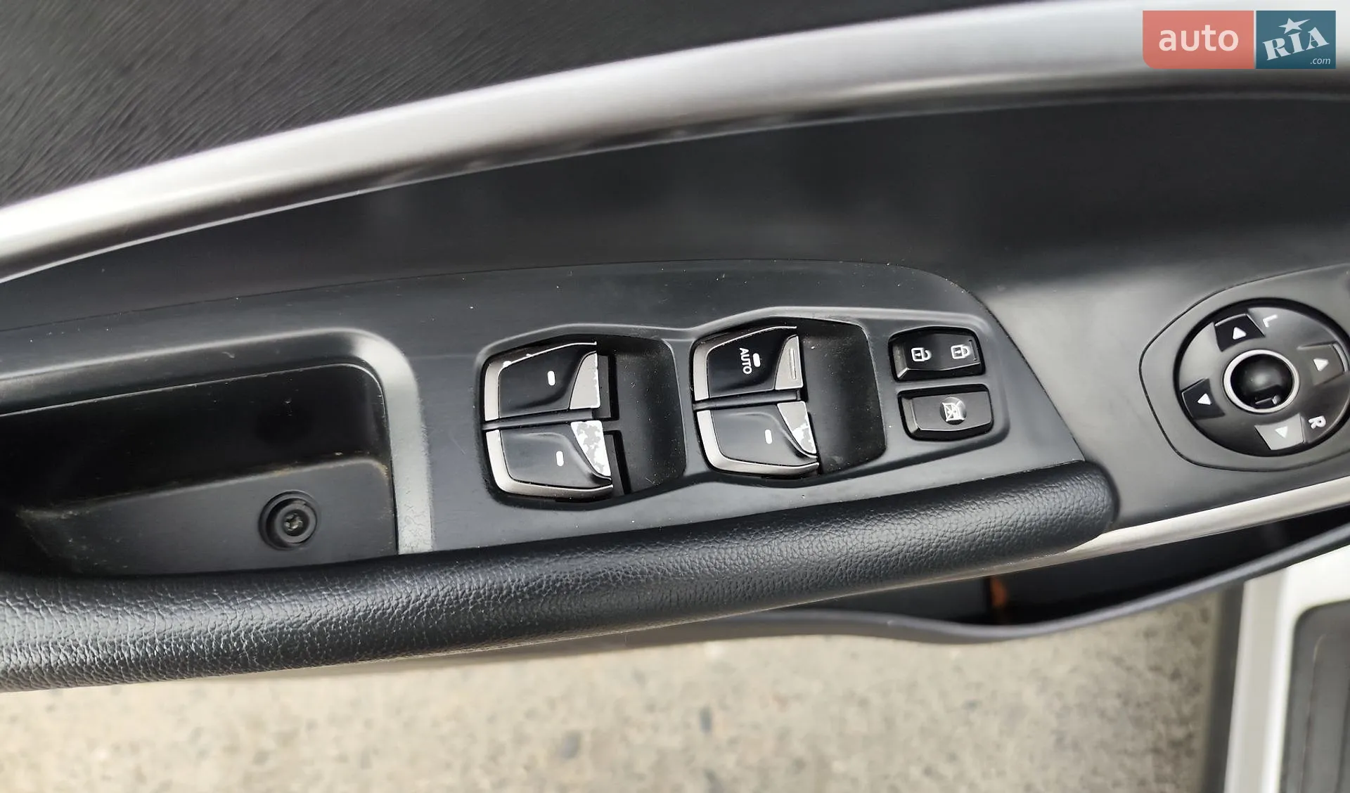 2015 Hyundai Santa Fe - мініатюра 32