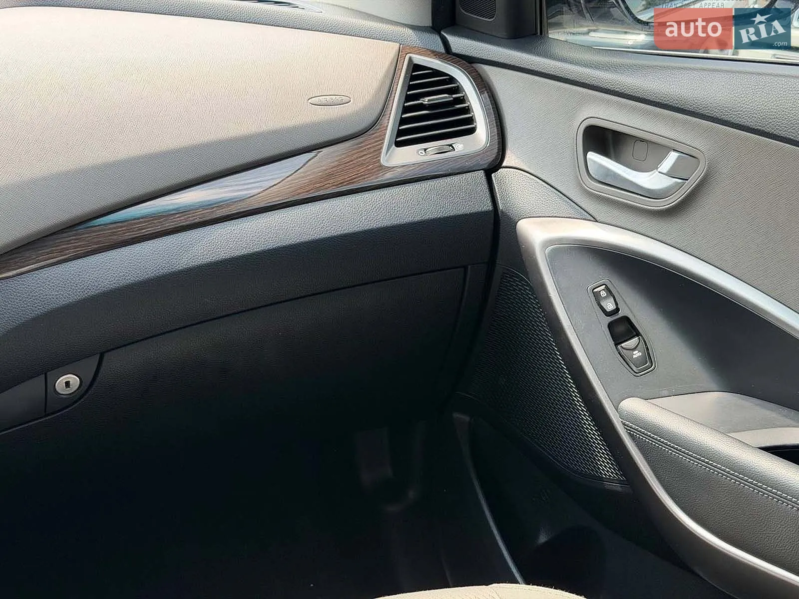 2016 Hyundai Santa Fe - мініатюра 26