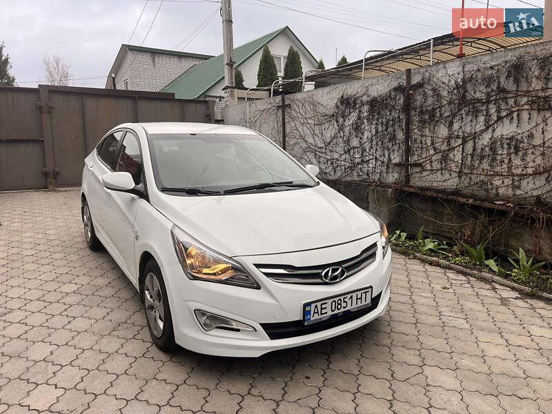 Седан Hyundai Solaris 2016 в Днепре