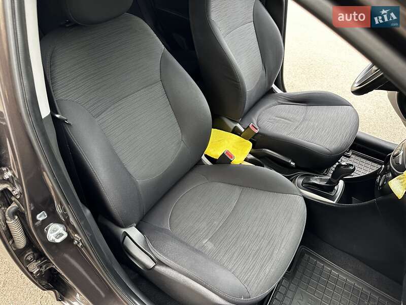 Седан Hyundai Solaris 2016 в Бобровице