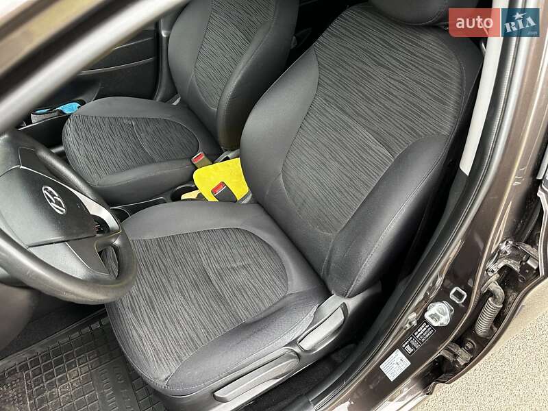 Седан Hyundai Solaris 2016 в Бобровице