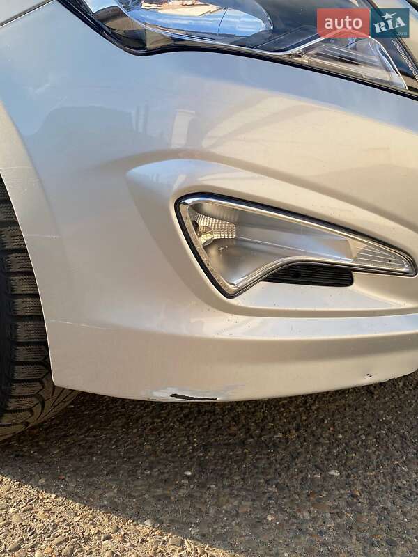 Седан Hyundai Solaris 2016 в Черновцах