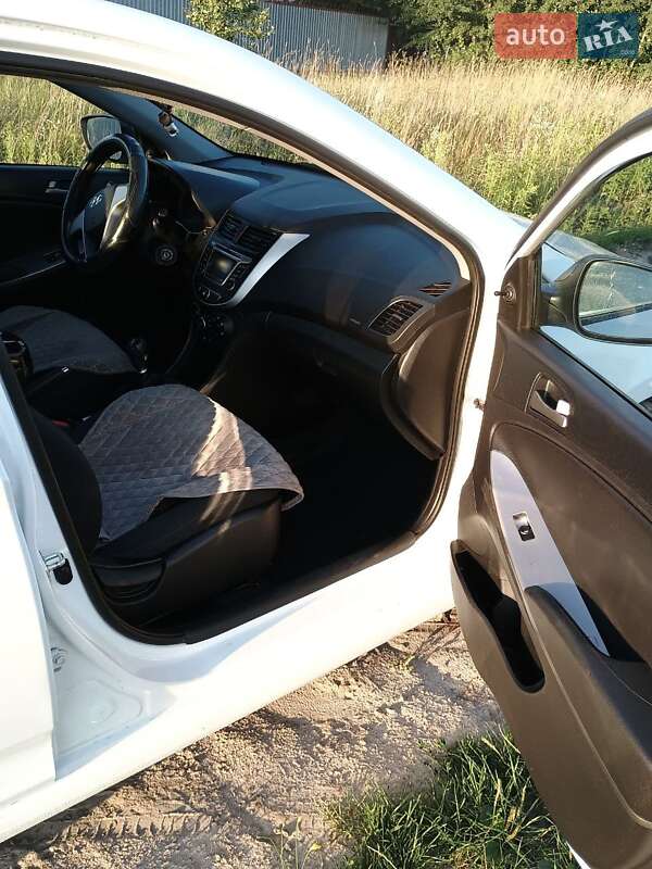 Седан Hyundai Solaris 2016 в Житомире