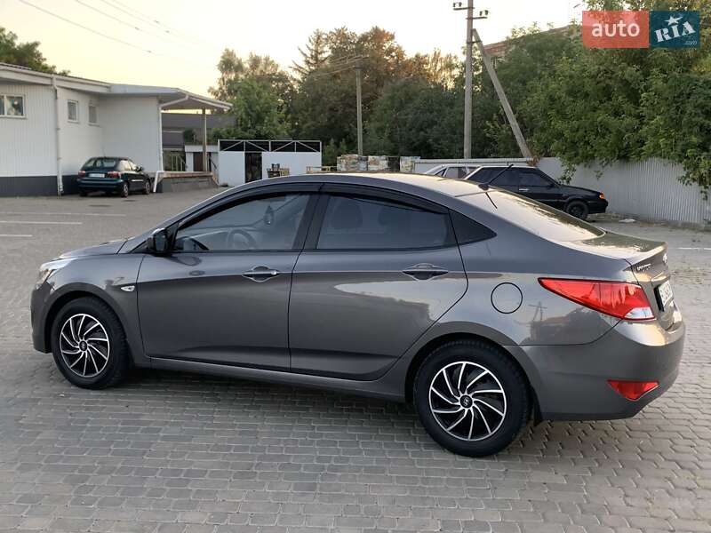 Седан Hyundai Solaris 2015 в Козельщине