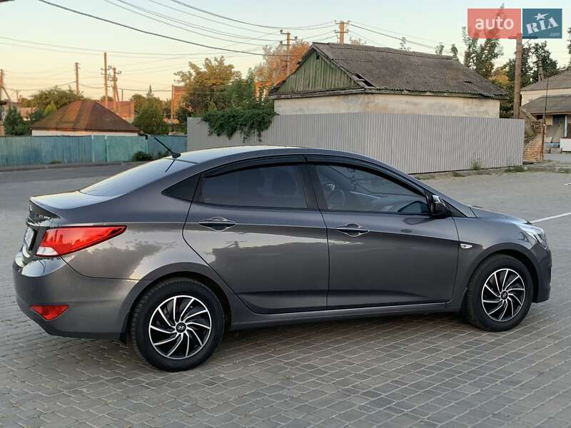 Седан Hyundai Solaris 2015 в Козельщине