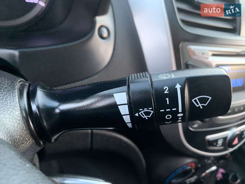 Седан Hyundai Solaris 2015 в Козельщине