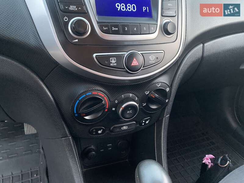 Седан Hyundai Solaris 2015 в Козельщине