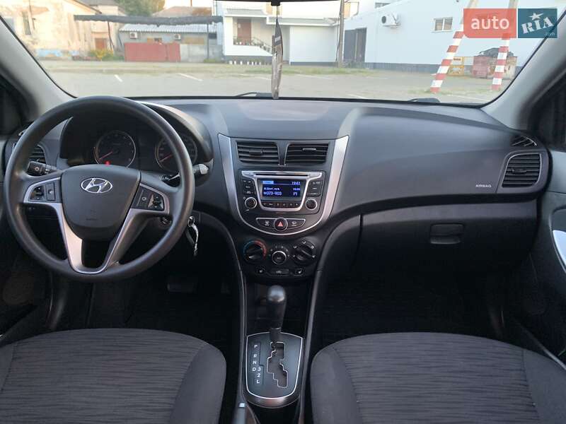 Седан Hyundai Solaris 2015 в Козельщине