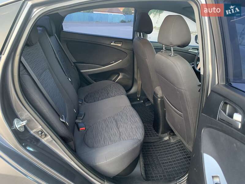 Седан Hyundai Solaris 2015 в Козельщине