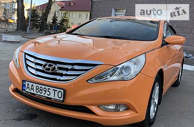 Седан Hyundai Sonata 2010 в Каменском