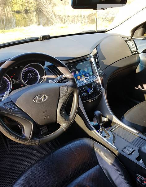 Седан Hyundai Sonata 2010 в Олешках